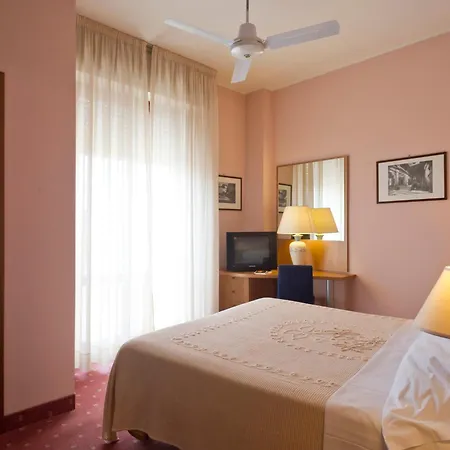 Gloria Hotel 3*